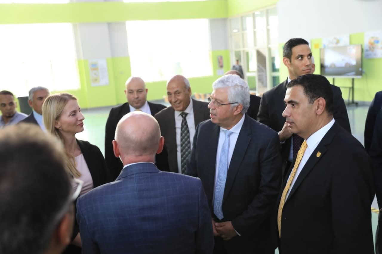 عاشور يتفقد جامعة ساكسوني مصر للعلوم التطبيقية والتكنولوجيا