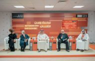 كتاب وإعلاميون بالشارقة للكتاب يحذرون من هيمنة وسائل التواصل على الوعي الثقافي