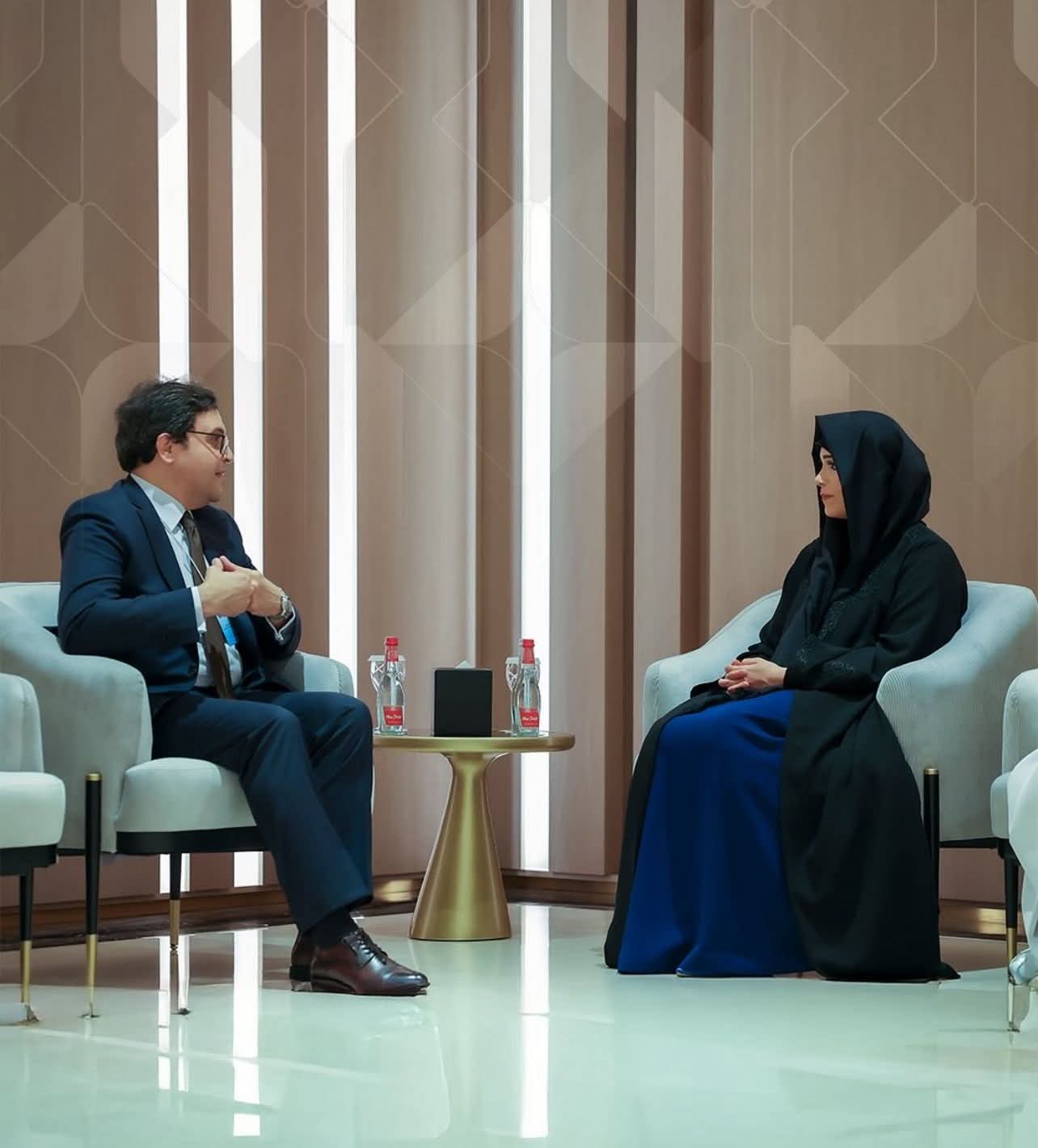 وزير الثقافة يلتقي الشيخة لطيفة بنت محمد بن راشد آل مكتوم لبحث التعاون الثقافي وتبادل الخبرات في المتاحف
