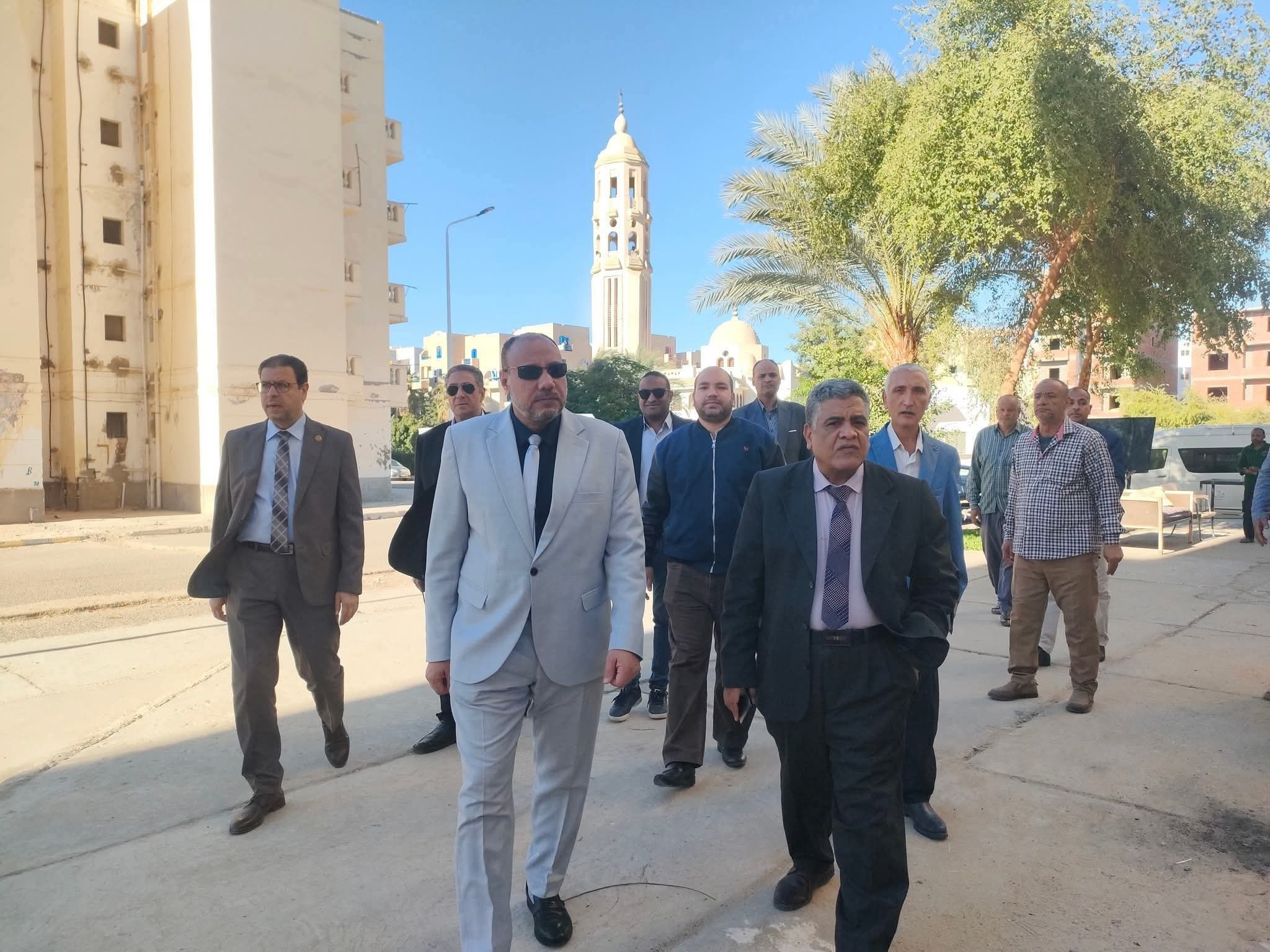 نائب الوجه القبلي يتفقد المدينة الجامعية بطيبة الأقصر لمتابعة انتظام الخدمات وجودتها