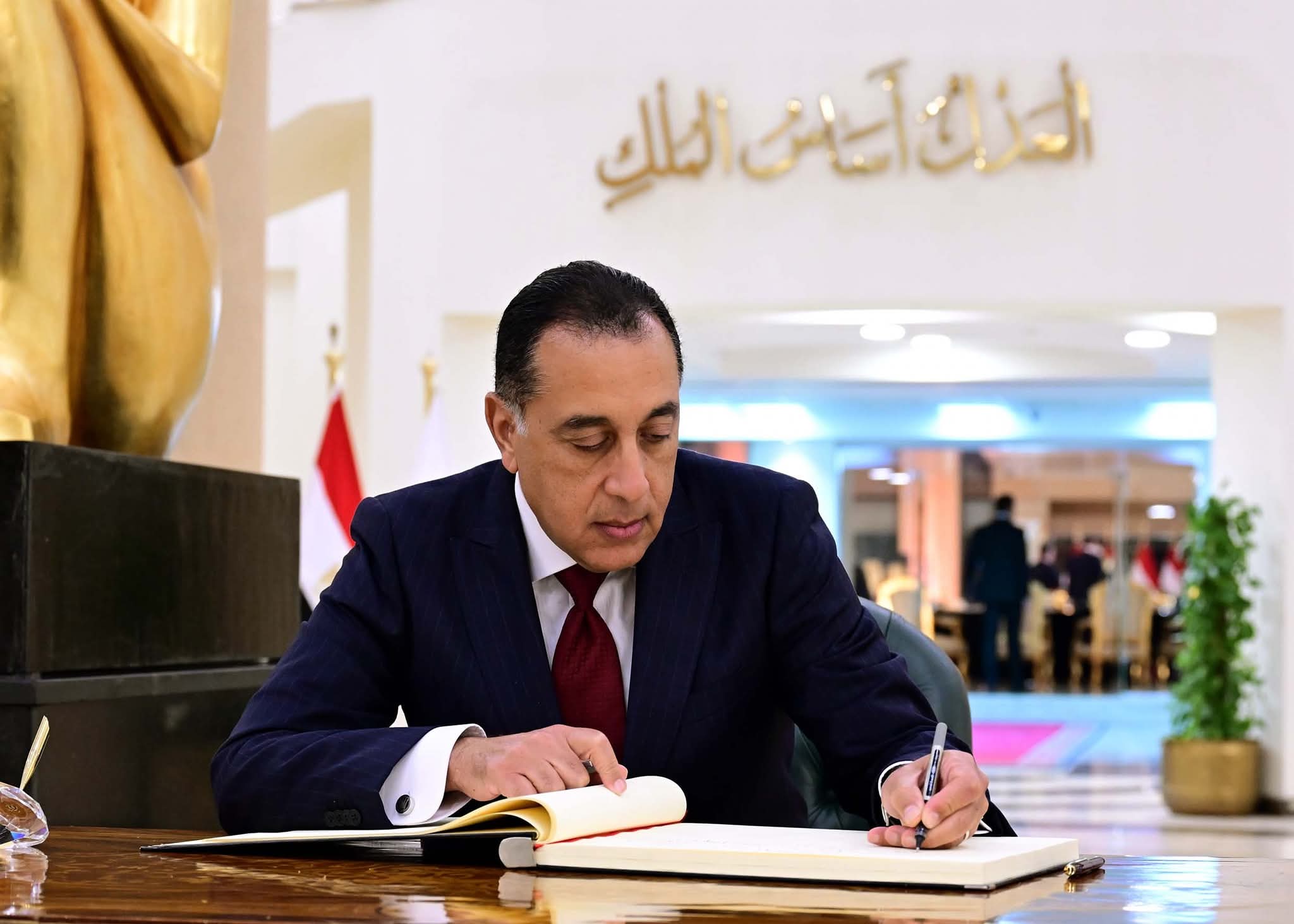 رئيس الوزراء يشارك في فعاليات حفل تسليم النيابة العامة مضبوطات ذهبية للبنك المركزي المصري