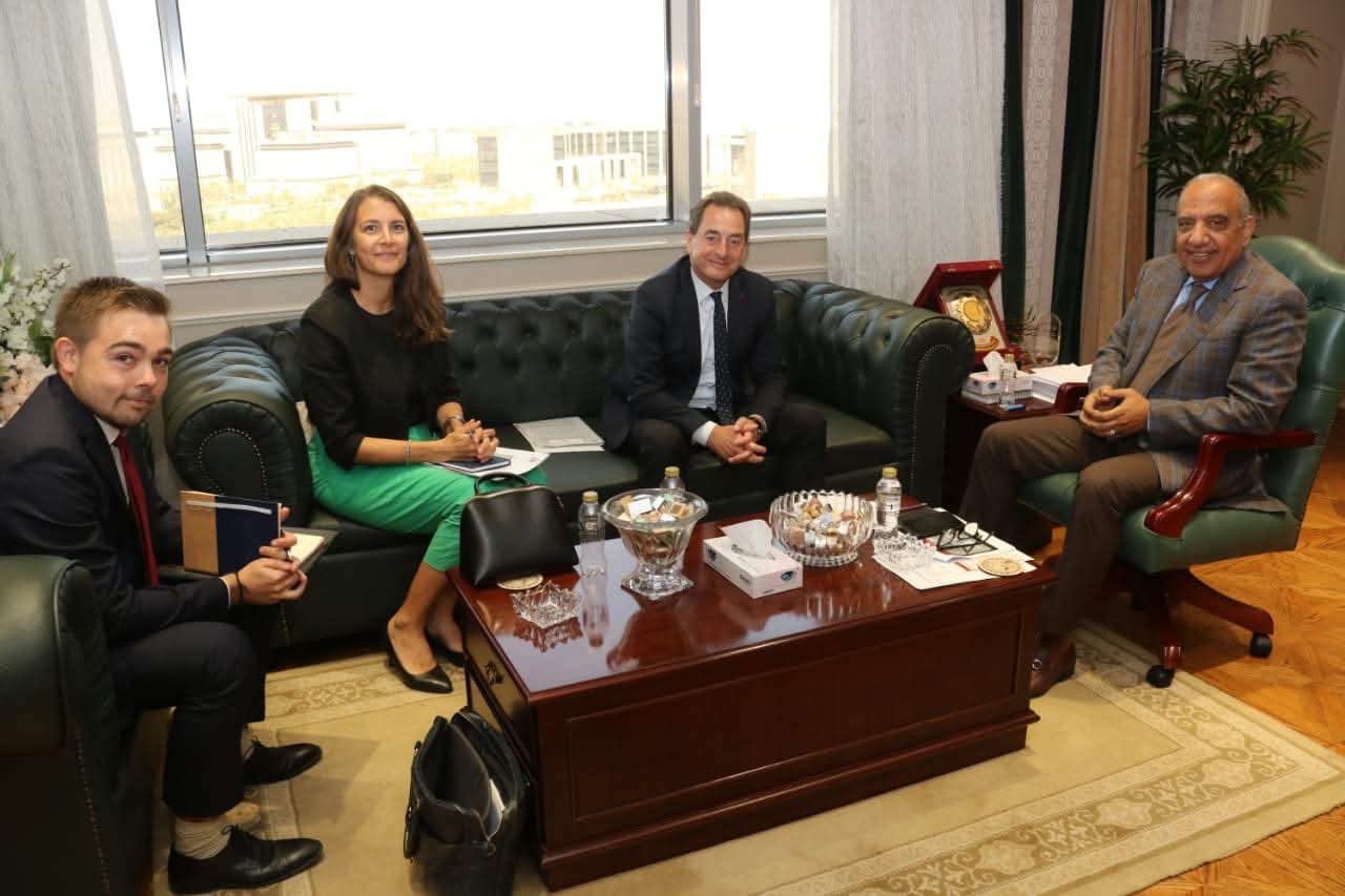 عصمت يبحث مع فرنسا دعم وتعزيز فرص الشراكة والتعاون في مختلف المجالات
