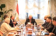 عاشور يجتمع بوفد 