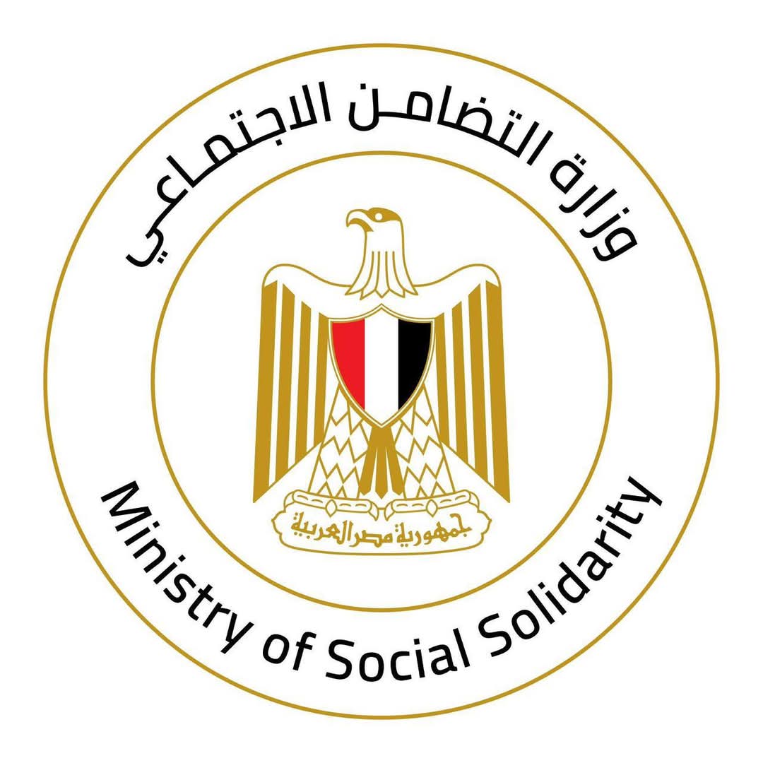 وزيرة التضامن الاجتماعي توجه فريق التدخل السريع بالتعامل مع حالات كبار بلا مأوى فى القاهرة والجيزة