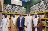 ولي عهد الشارقة.. يتفقد إصدارات مؤسسة ابن العربي في معرض الشارقة الدولي للكتاب