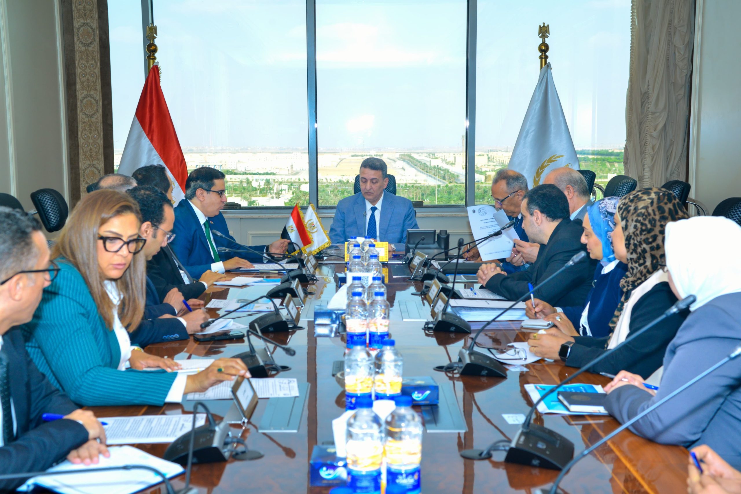 أبو المجد يبحث إنشاء المركز اللوجيستي العالمي لتخزين وتوزيع الحبوب بميناء شرق بورسعيد