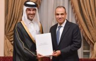 سفير قطر بالقاهرة يقدم أوراق اعتماده