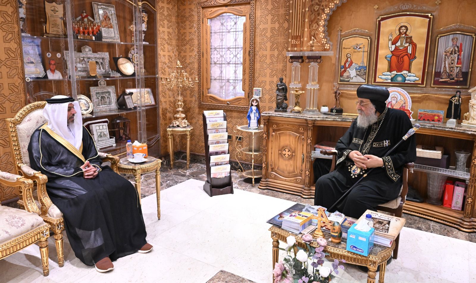 سفير الإمارات لدى مصر يلتقي قداسة البابا تواضروس الثاني