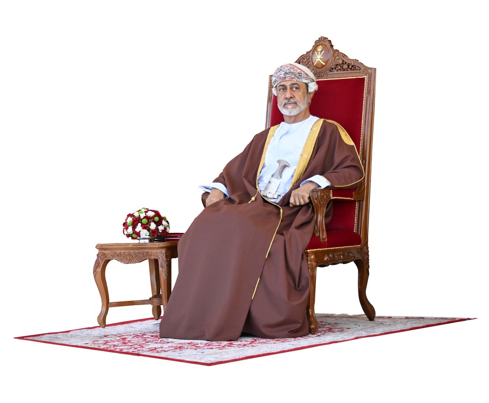 سلطنةُ عُمان تحتفلُ بعد غدٍ باليوم الوطني.. والسلطان هيثم يرعي عرضاً عسكرياً وبحرياً