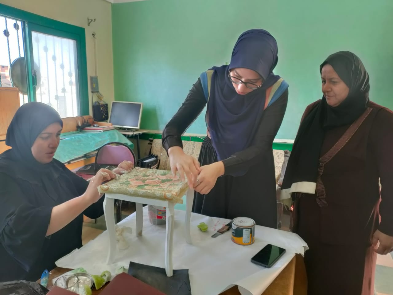 شباب كفر الشيخ: ورشة فنون الديكوباج لعضوات نادى الفتاة بمركز شباب قبريط