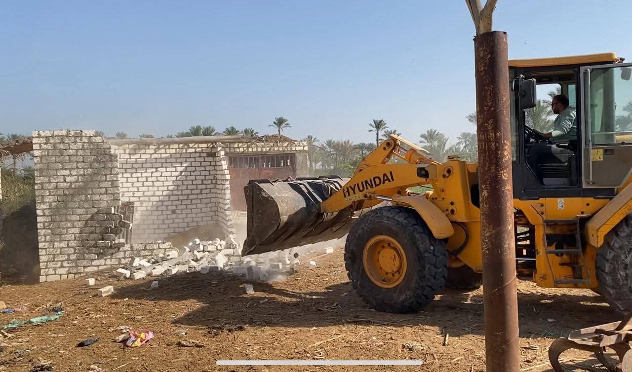 إزالة لـ ٢٠ حالة تعد بمركز ومدينة فايد ضمن أعمال فى حملة إزالة التعديات على الأراضي الزراعية