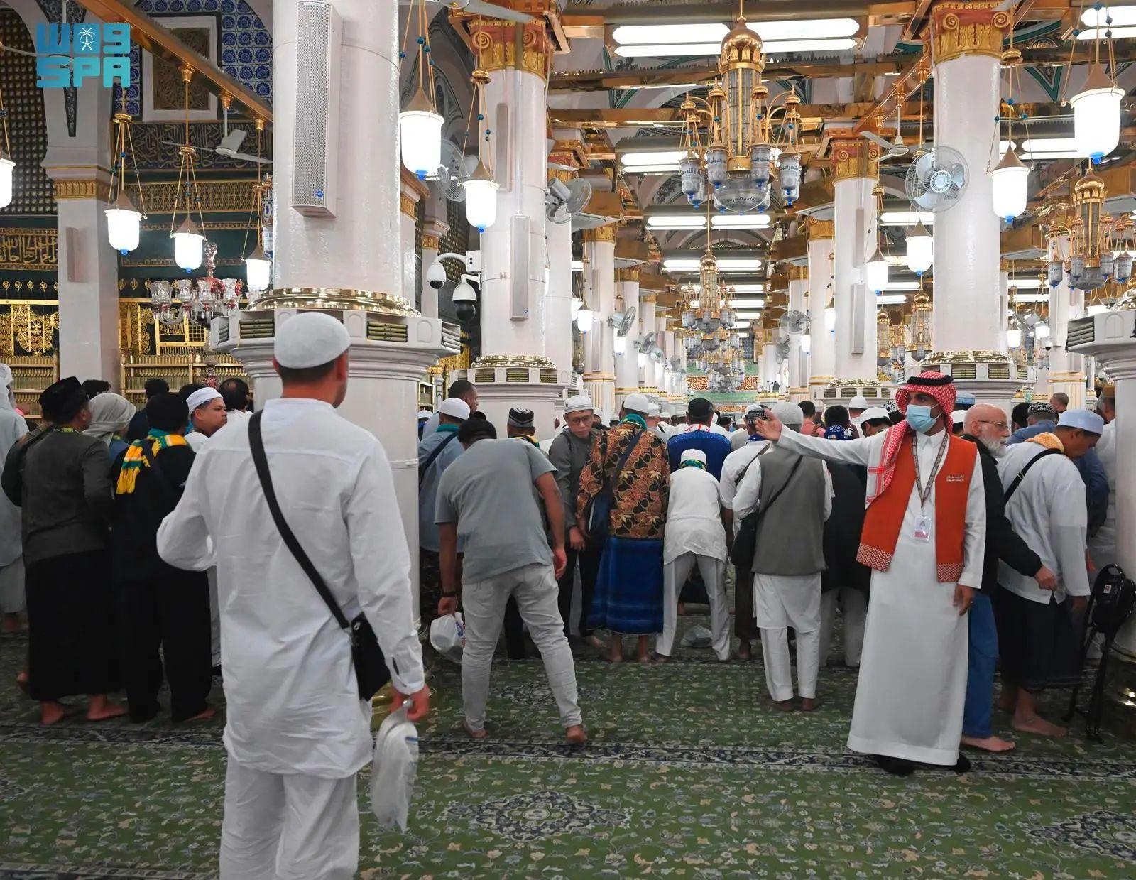 التحول الرقمي يعزز تجربة زائري المسجد النبوي والروضة الشريفة