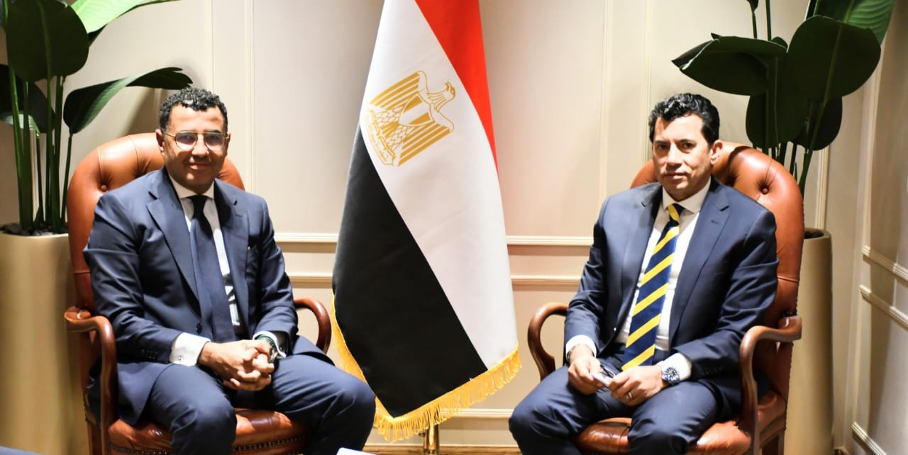 وزير الرياضة يلتقي مجموعة من المتخصصين في التسويق الرياضي للاعبين