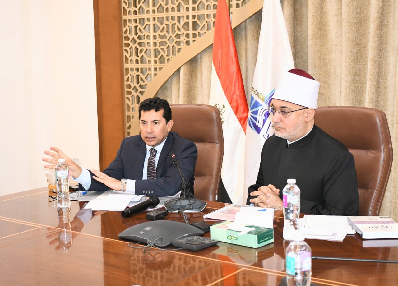 وزير الشباب والرياضة يلتقي مفتي الجمهورية لبحث تعزيز التعاون المشترك