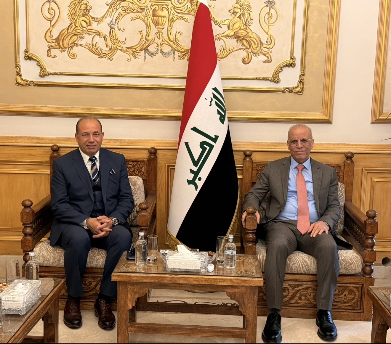 السفير العراقي يستقبل رئيس جامعة المنصورة في القاهرة