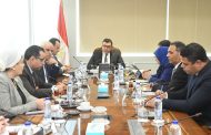 وزير الإسكان يتابع الاشتراطات والضوابط والمعايير الخاصة بالإعلانات على الطرق العامة والمحاور