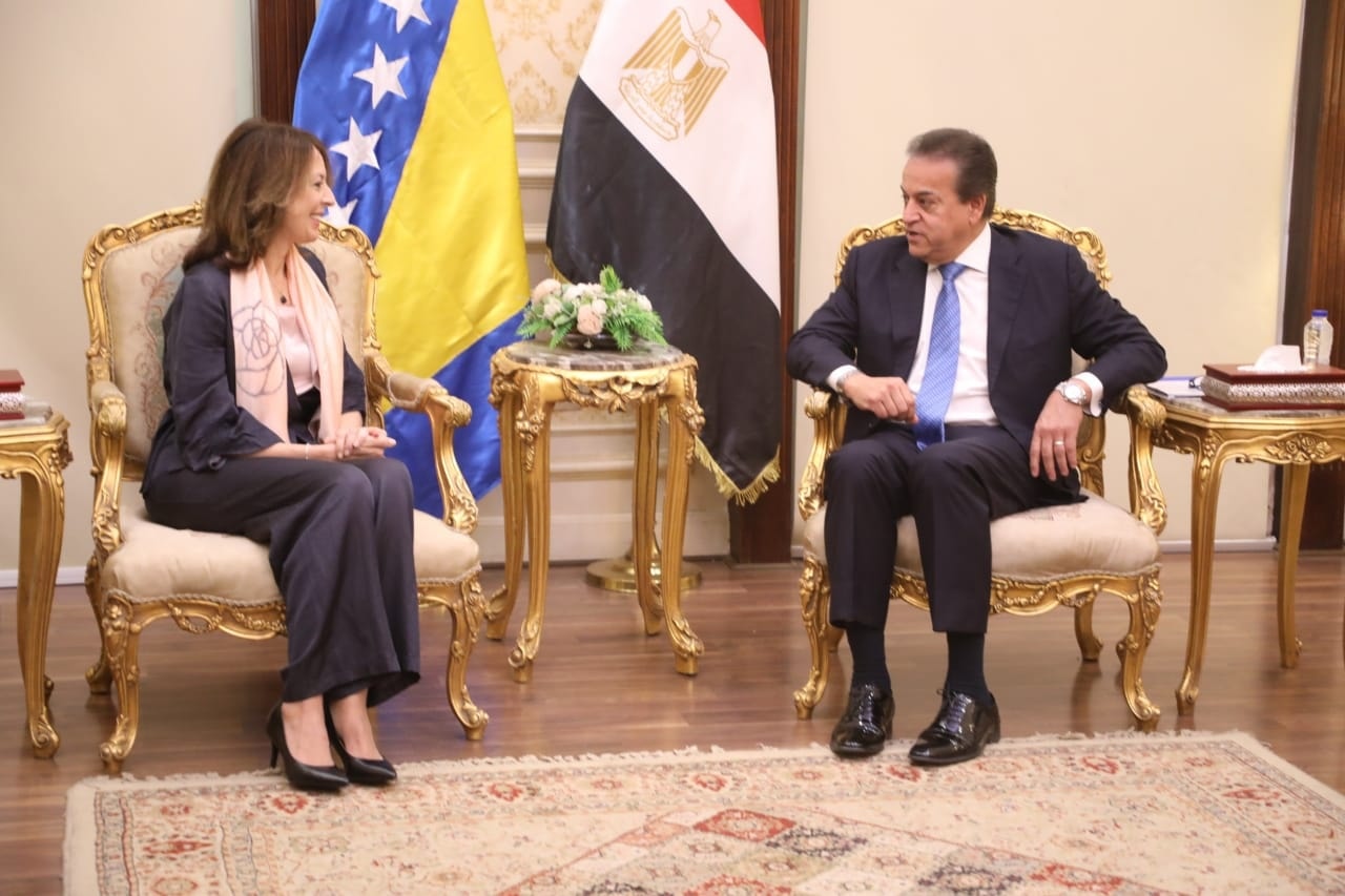 وزير الصحة يلتقي وزيرة الشئون المدنية في البوسنة والهرسك