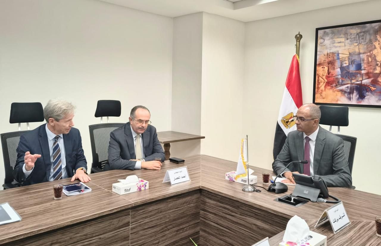 نائب وزير الإسكان يلتقي تحالف شركة المقاولون العرب مع إحدى الشركات العالمية المتخصصة في مجال تحلية مياه البحر