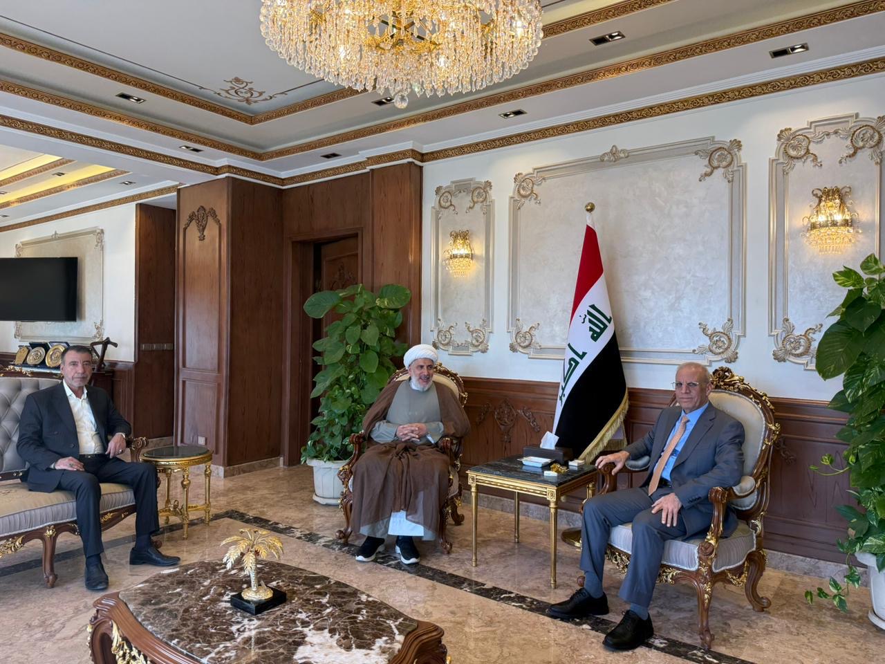السفير العراقي في القاهرة يستقبل وفد التيار الصدري