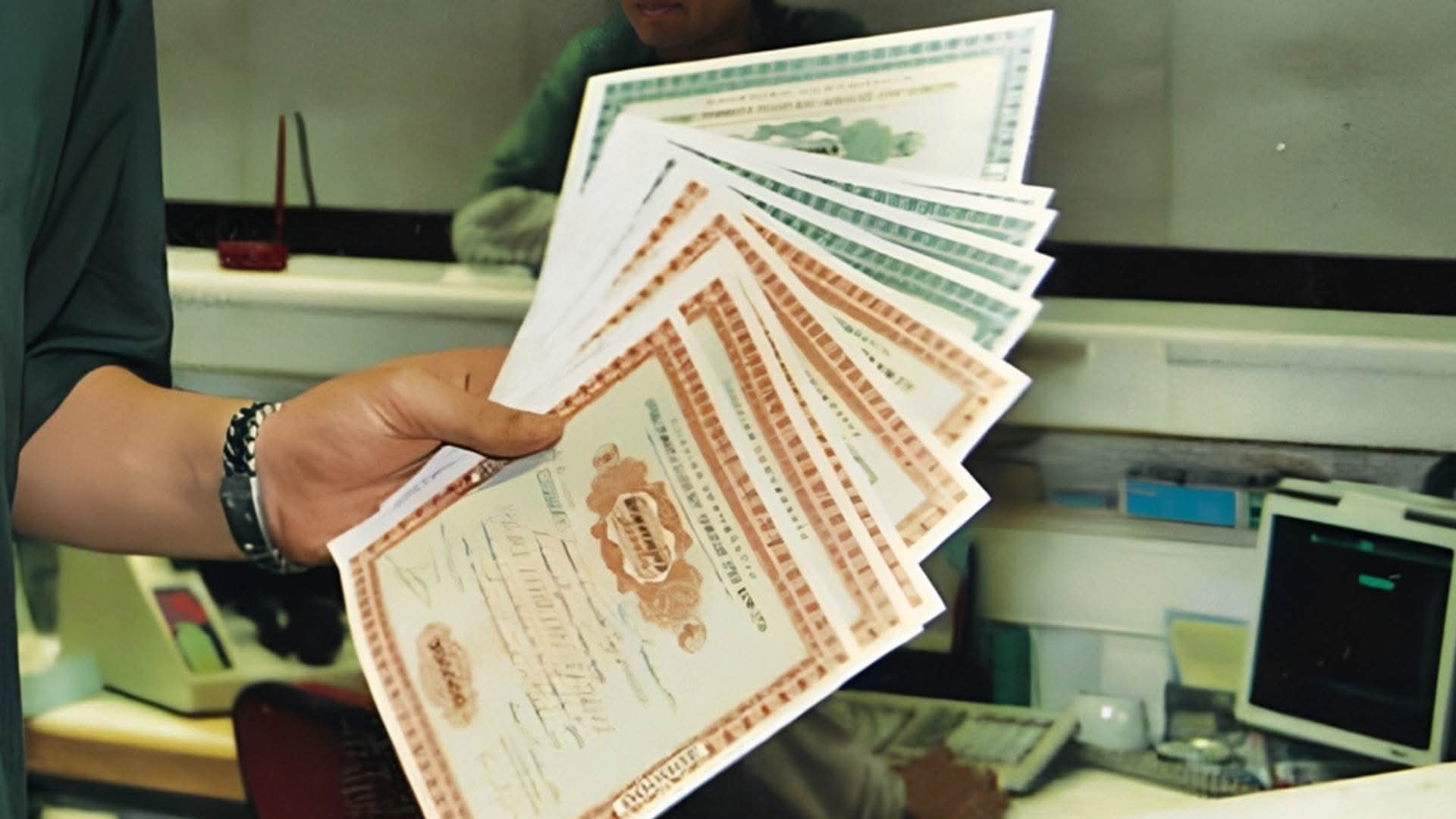 البنك المركزي يبيع أذون خزانة مقومة بالدولار لأجل عام قيمتها 961 مليون دولار