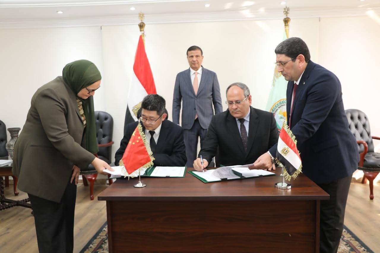 وزير الزراعة يشهد توقيع مذكرة بين 