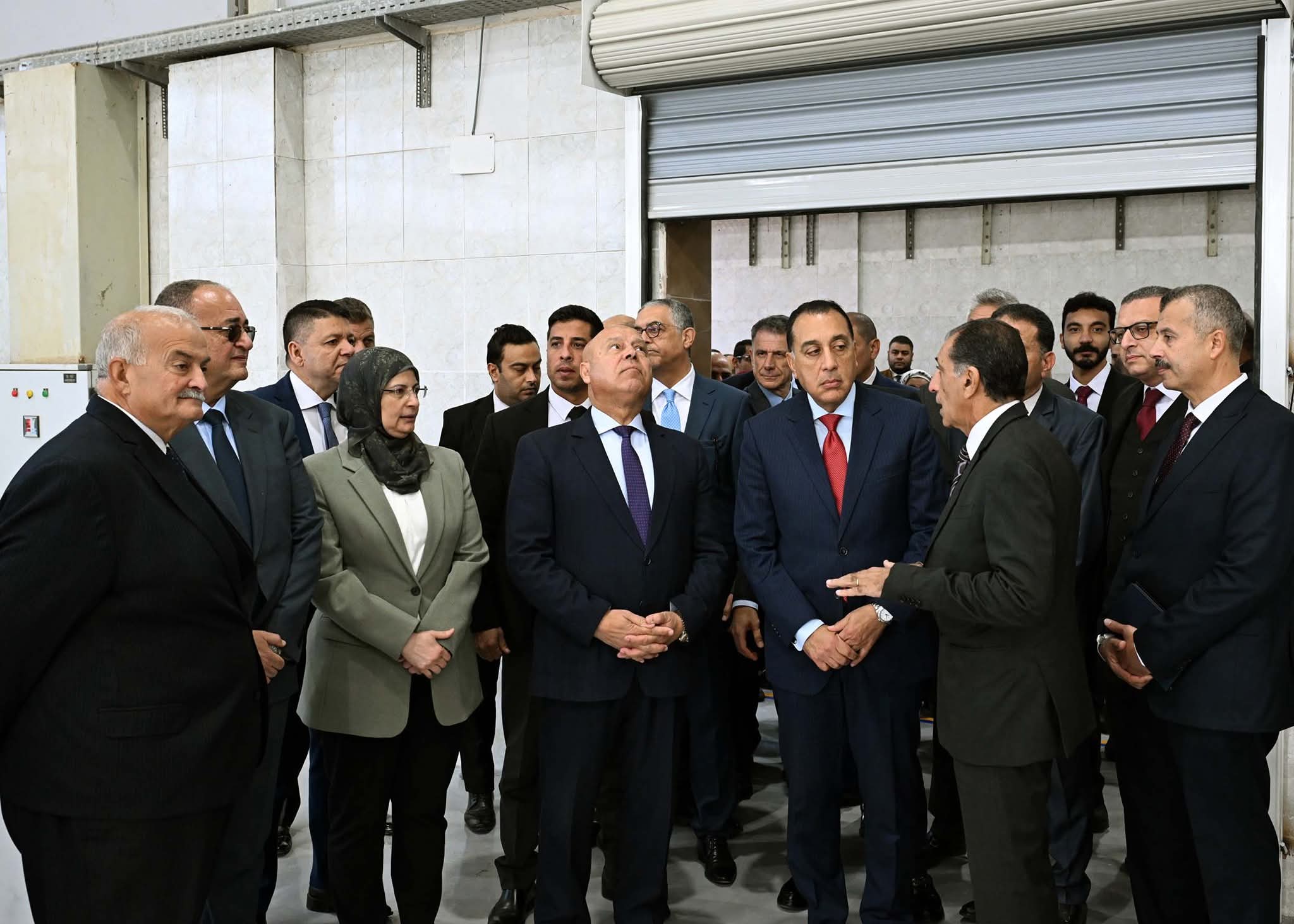 رئيس الوزراء يتفقد مشروع رفع كفاءة وتأهيل مركز تكنولوجيا دباغة الجلود بمدينة الروبيكي