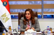عوض تبحث مع الاتصالات تعزيز التحول الرقمي وتطوير الخدمات بالمحافظات