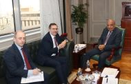 وزير الكهرباء يبحث مع السفير البريطاني تعزيز التعاون وفرص الاستثمار في الطاقة المتجددة