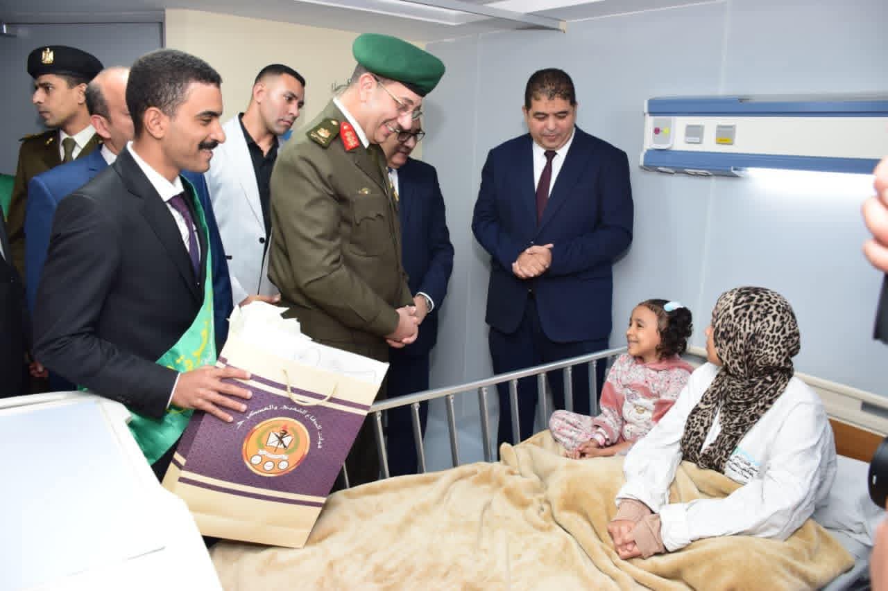 الدفاع الشعبي.. تنظم زيارة لعدد من طلبة جامعة القاهرة وطلبة مدارس التأسيس العسكري لمستشفى أبو الريش للأطفال