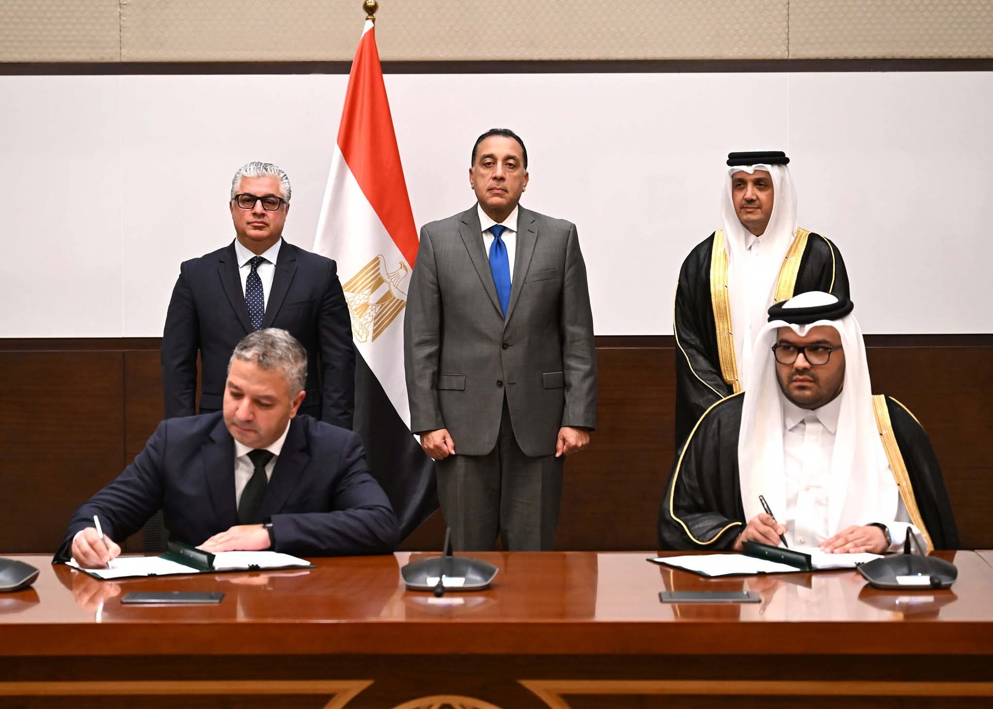رئيس الوزراء يشهد توقيع عقد مشروع 