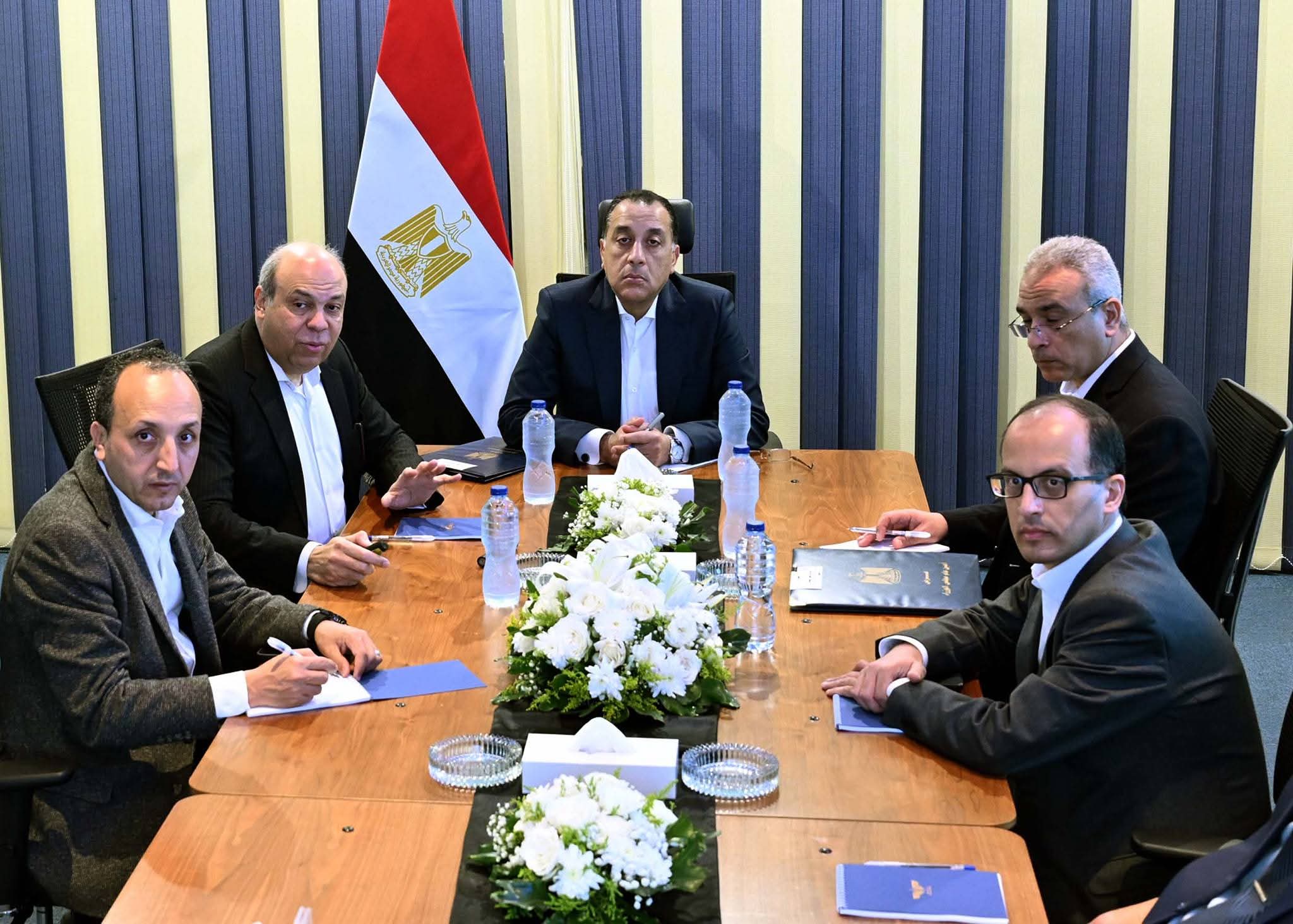 رئيس الوزراء يستعرض الرؤية الشاملة واستراتيجيات تطوير شركة مصر للطيران
