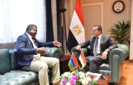 عبدالغفار يلتقي وزير صحة جامبيا لبحث سبل التعاون في القطاع الصحي والمستحضرات الدوائية