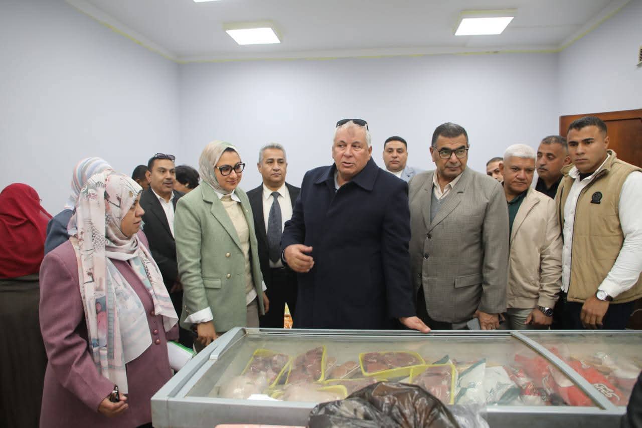 الزملوط يتفقد المجمع الاستهلاكي للسلع الغذائية والمُعمّرة