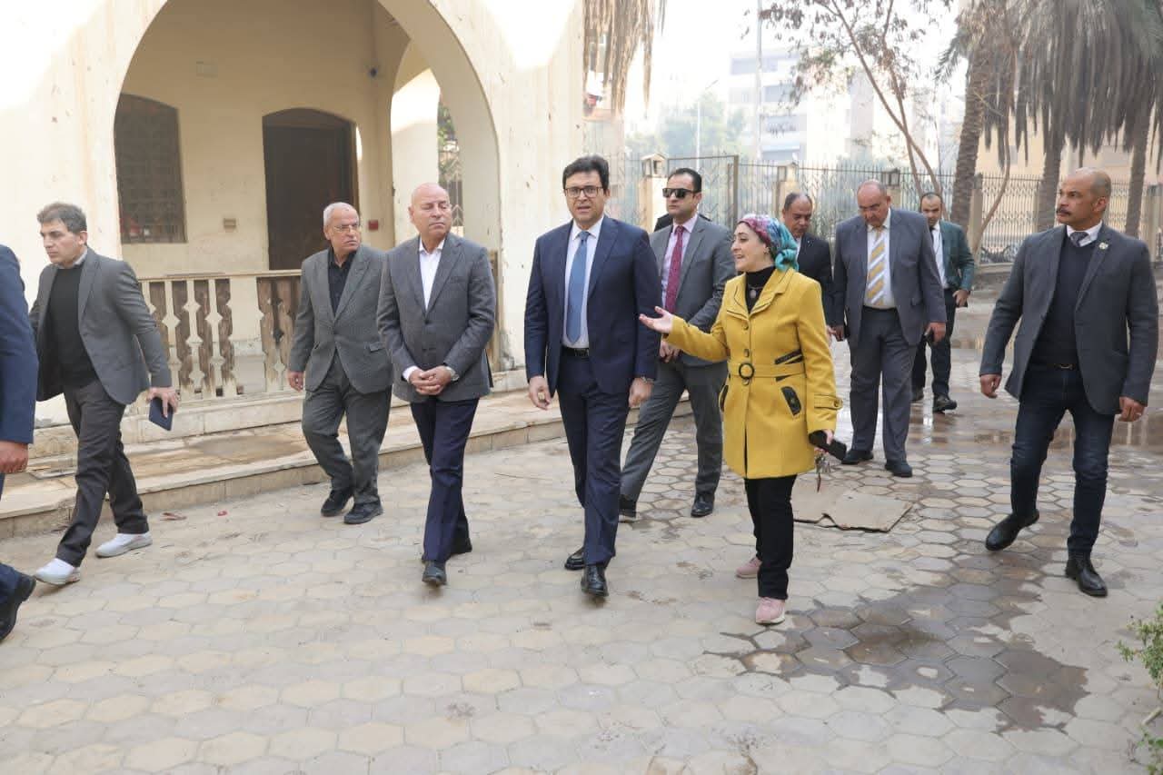 جولة مفاجئة لوزير الثقافة ومحافظ القاهرة بقصر ثقافة عين حلوان للوقوف على خطط تطويره العاجلة