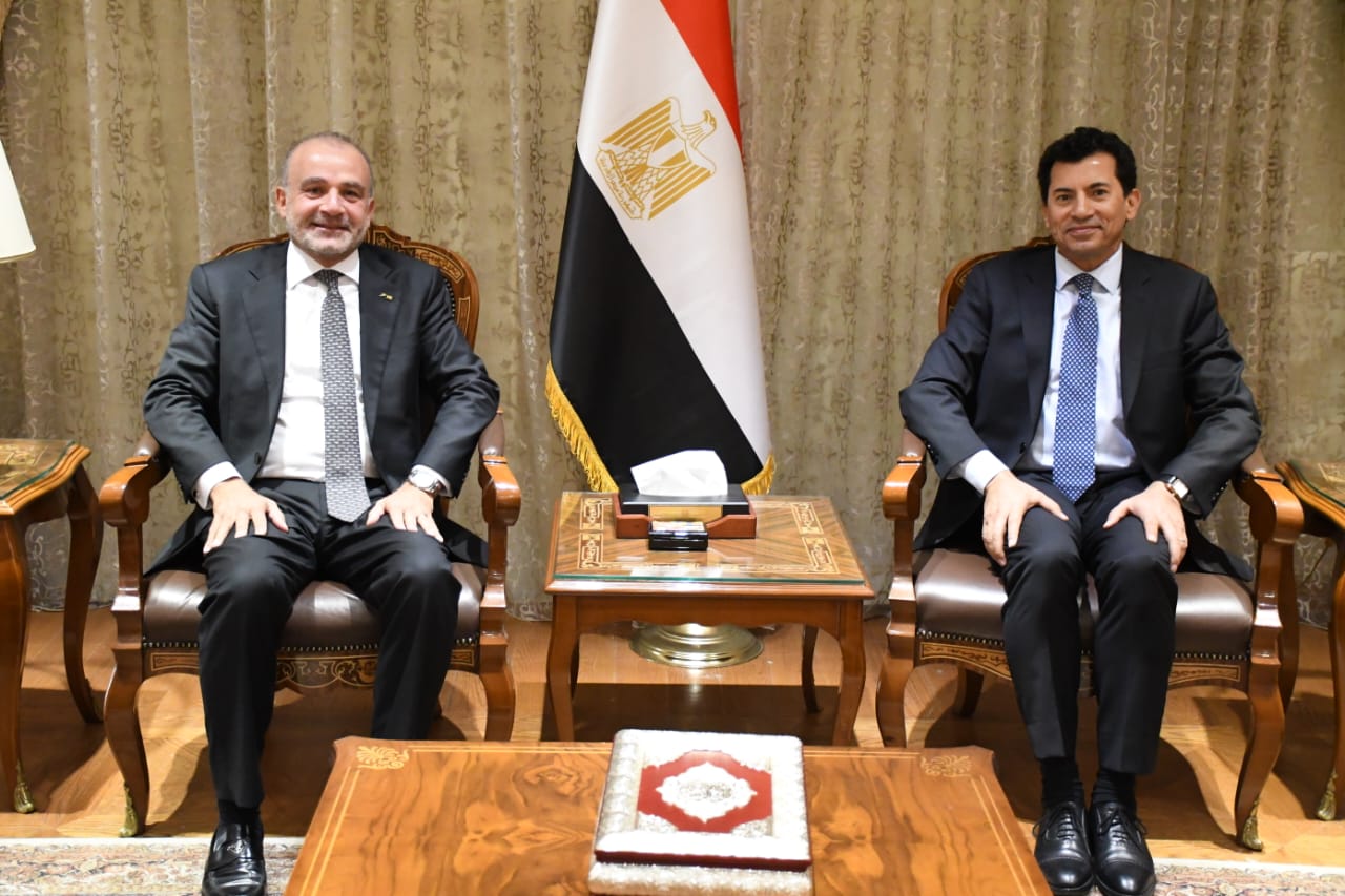 وزير الشباب والرياضة يستقبل رئيس الاتحاد الدولي للسلاح
