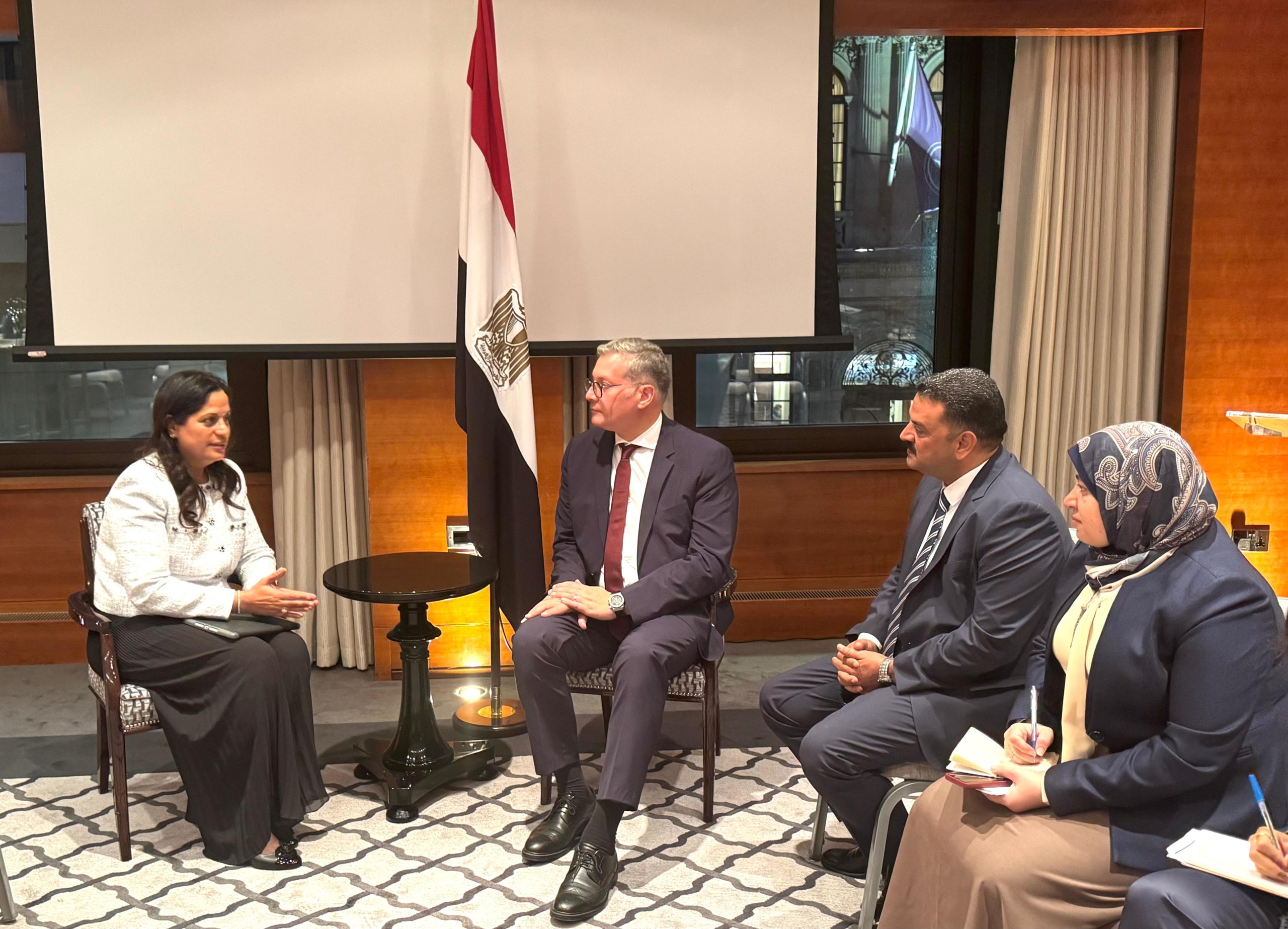 بدوي يبحث مع أنجلوجولد أشانتى العالمية ضخ استثمارات إضافية في تعدين الذهب بمصر