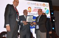 تكريم الدكتور محمد حسن لحصوله على الدكتوراه بمرتبة الشرف في المؤتمر التاسع للمنتدى الاستراتيجي
