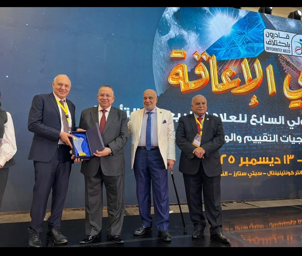 تكريم نقيب الأشراف تقديرًا لإسهاماته الإنسانية ودوره في محاربة التطرف