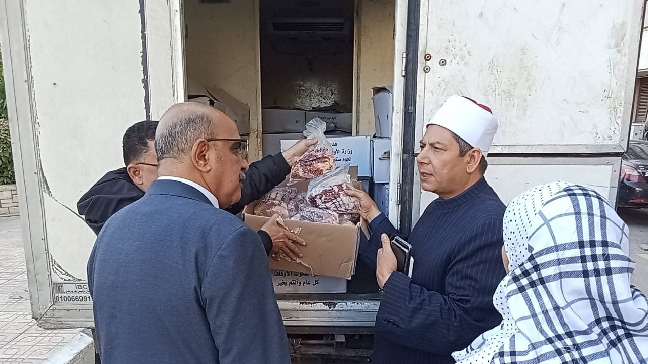الأوقاف توزع طنين من لحوم صكوك الأضاحي على الأسر الأولى بالرعاية