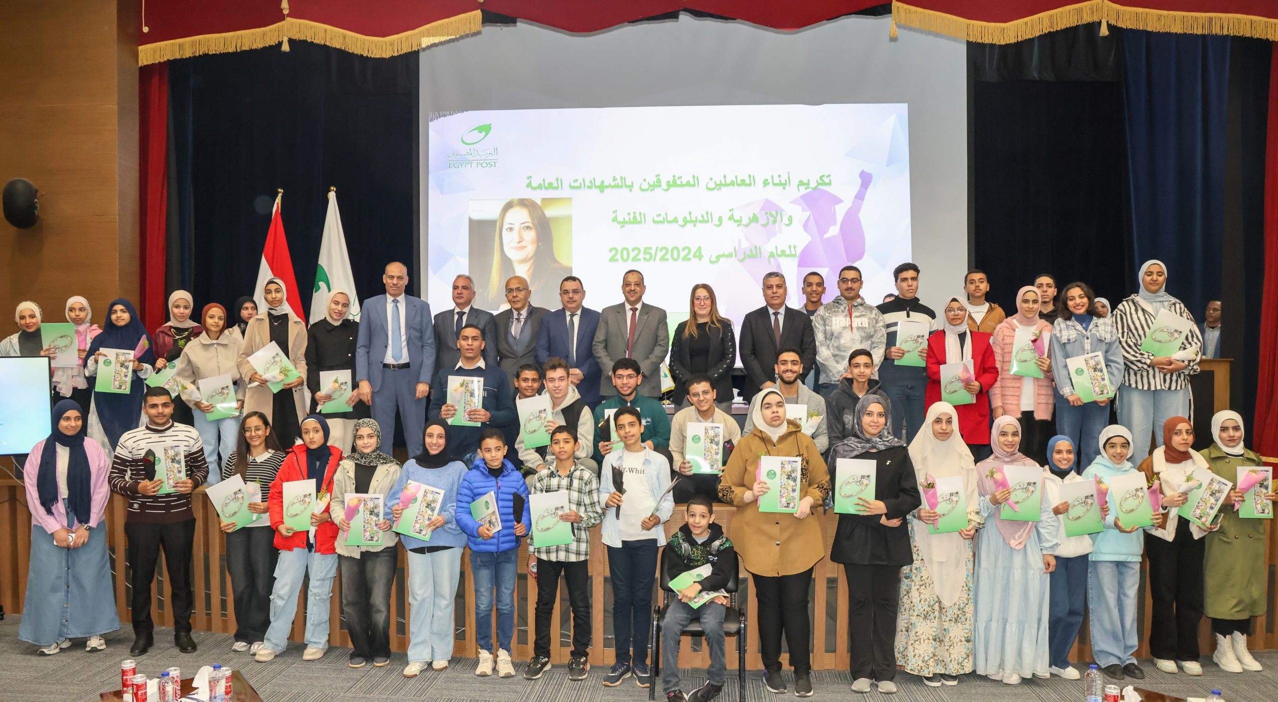 رئيس البريد.. تكرم أبناء العاملين المتفوقين دراسياً.. على مستوى الجمهورية