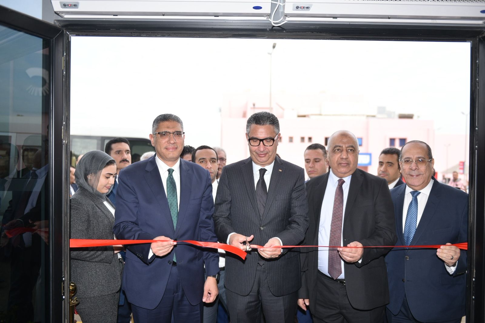 وزير التموين ومحافظ الجيزة ورئيس مدينة الإنتاج الإعلامي يفتتحون الفرع الرابع لمنافذ «كاري أون»