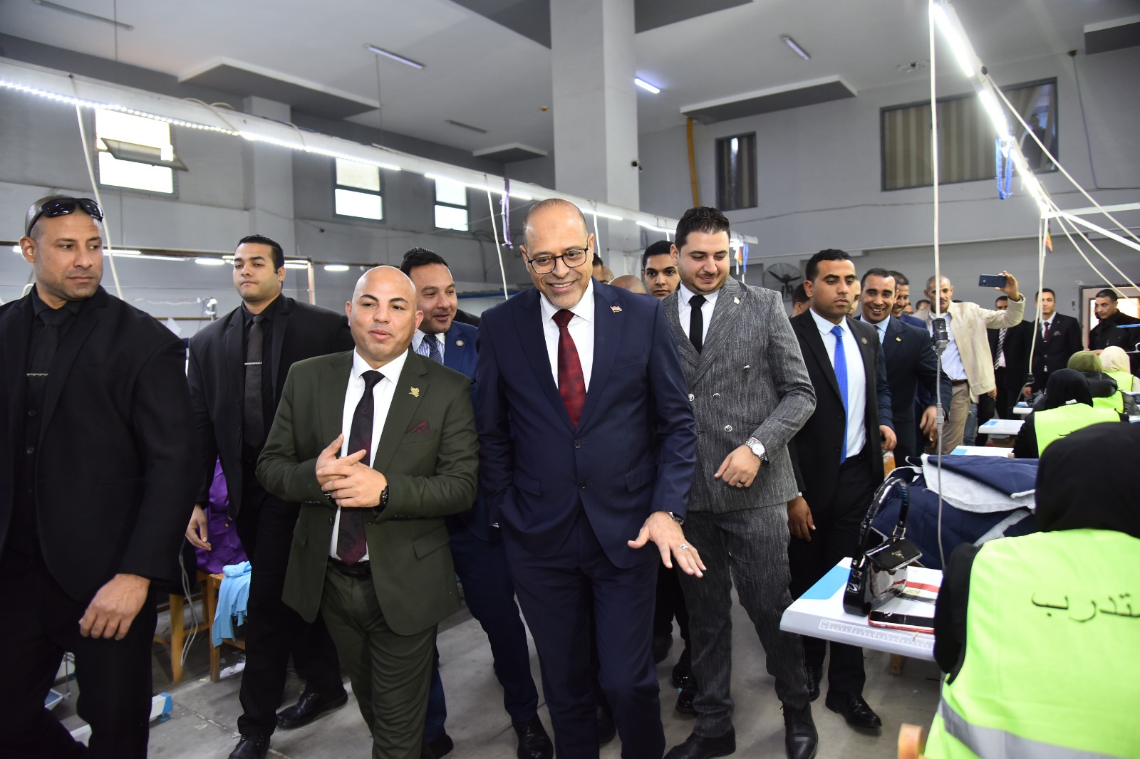 وزير العمل ومحافظ الجيزة يفتتحان مصنع «إي-تكس» وبروتوكول مع مجمع عمال مصر لتفعيل قانون العمل الجديد