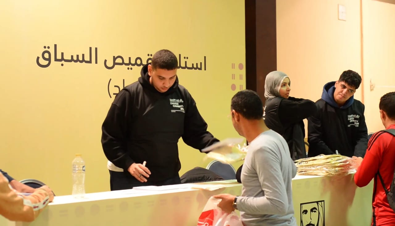 اللجنة المنظمة لماراثون زايد الخيري تعلن انطلاق تسليم التيشيرتات