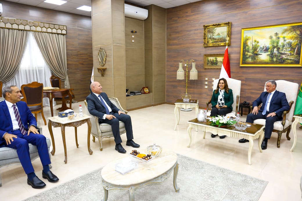 محافظ الإسماعيلية يستقبل وزيرة التنمية المحلية في مستهل زيارتها