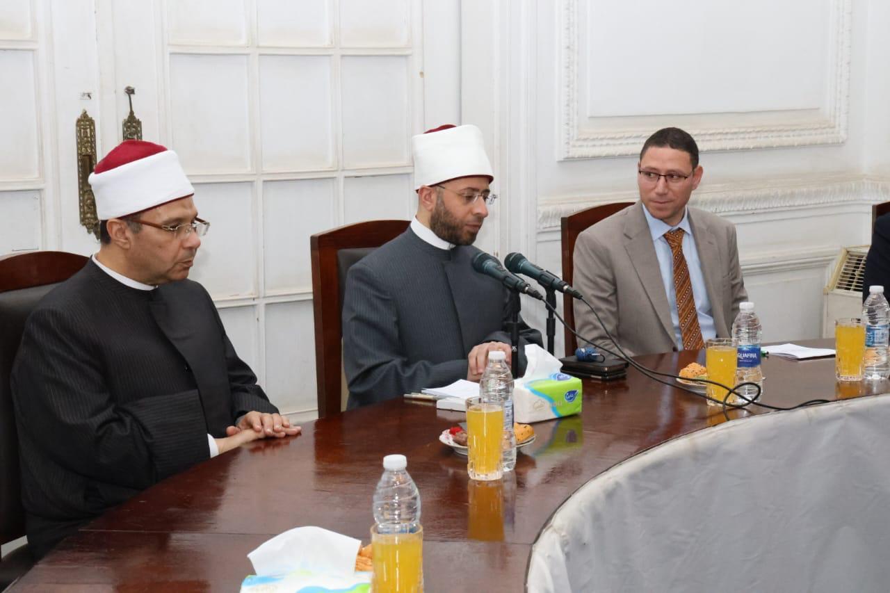 وزير الأوقاف يلتقي وفدًا من باحثي أكاديمية بولغار بتتارستان الروسية
