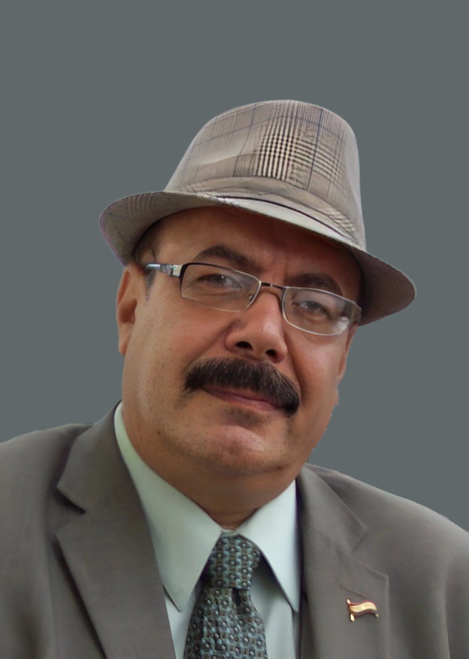 الشعر بين نقد الواقع وقداسة الكلمة.. قراءة في ديوان 