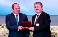 الرئيس السيسي يمنح الدكتور سيمور بن راحم نصيروف وسام العلوم والفنون من الطبقة الأولى