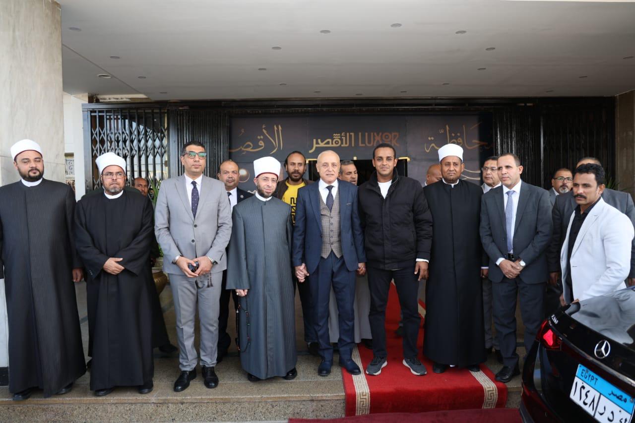 وزير الأوقاف ومحافظ الأقصر يؤديان صلاة الجمعة بمسجد السيد يوسف الحجاجي احتفالًا بالعيد القومي للمحافظة
