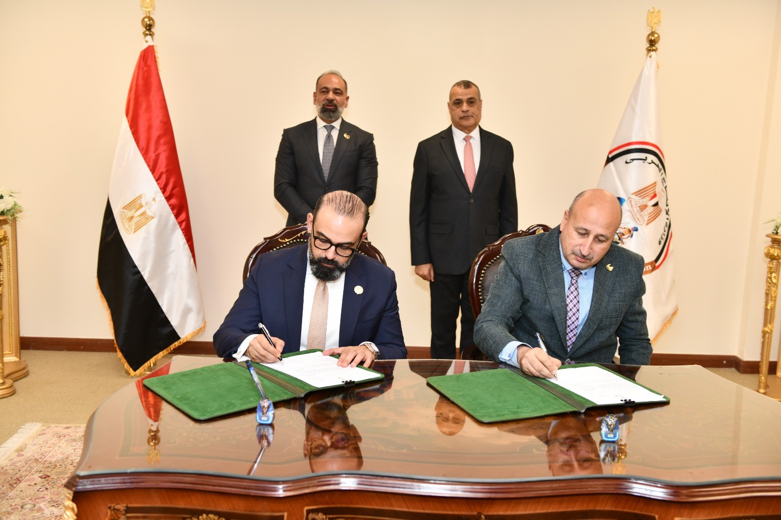 وزير الإنتاج الحربي يشهد مراسم توقيع عقود للتعاون المشترك في المجال العسكري