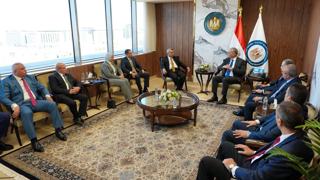 بدوى يستقبل هيئة مكتب لجنة الطاقة والبيئة والقوى العاملة بمجلس الشيوخ